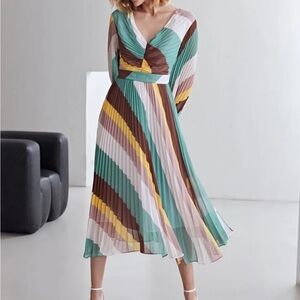 Premium Colorblock Plisse Dress